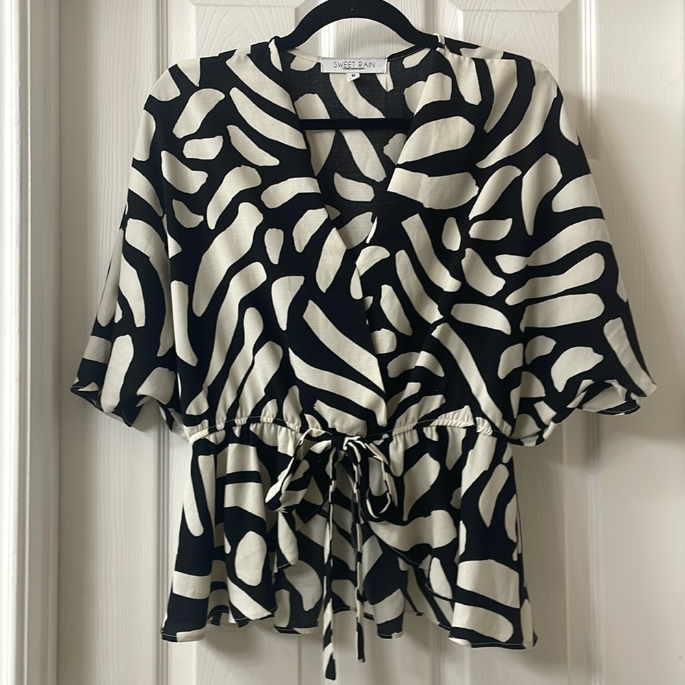 Tie waist short sleeve blouse